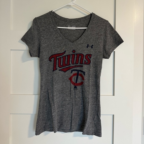 Under Armour Tops - LAST CHANCE! Women’s Under Armour ⚾️ MN Twins Baseball V-Neck. Size medium.